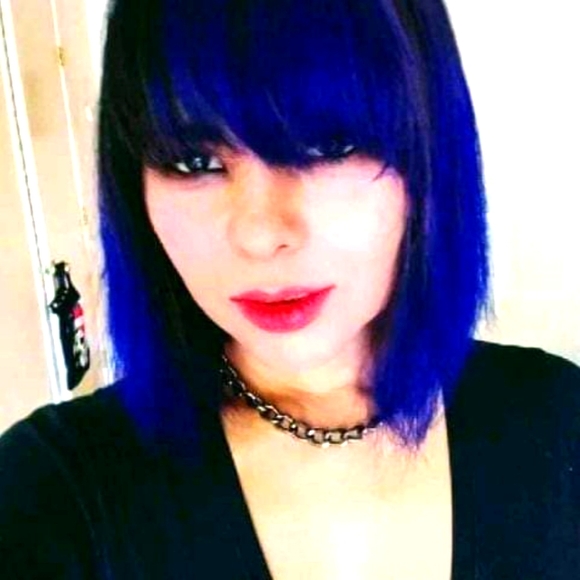 Meet your Posher, Lilith Onyx. I'm so excited to meet you. Bundle and Save. - Picture 2 of 4